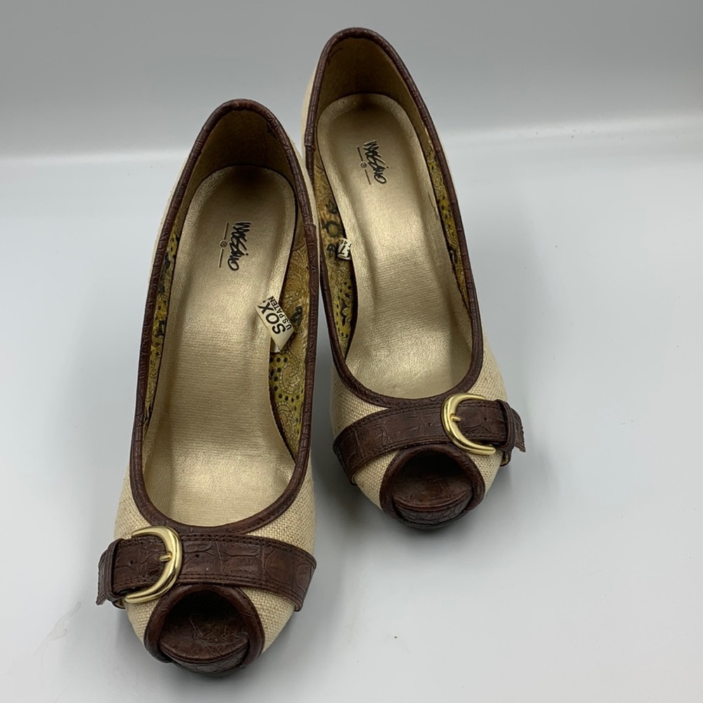 High heel pumps